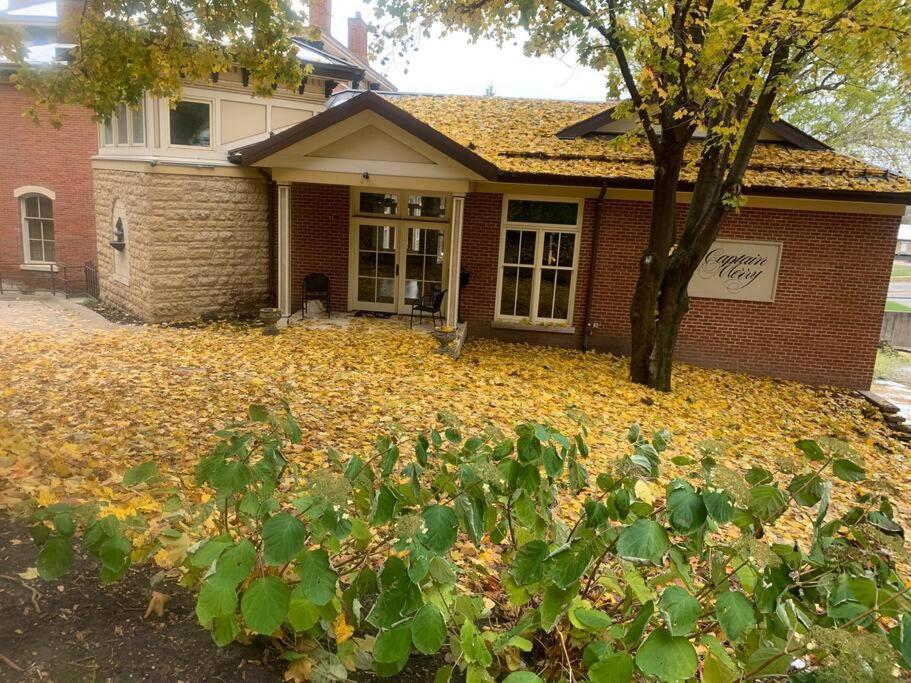 Merry Mansion East Dubuque Exterior photo